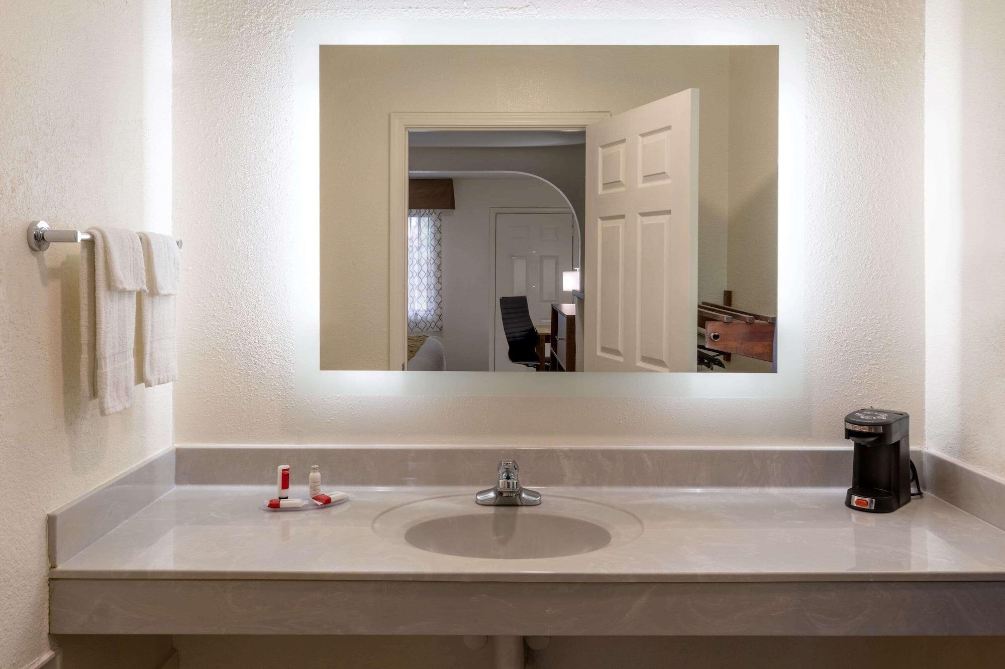 Baymont By Wyndham Biloxi - Ocean Springs Motel Buitenkant foto